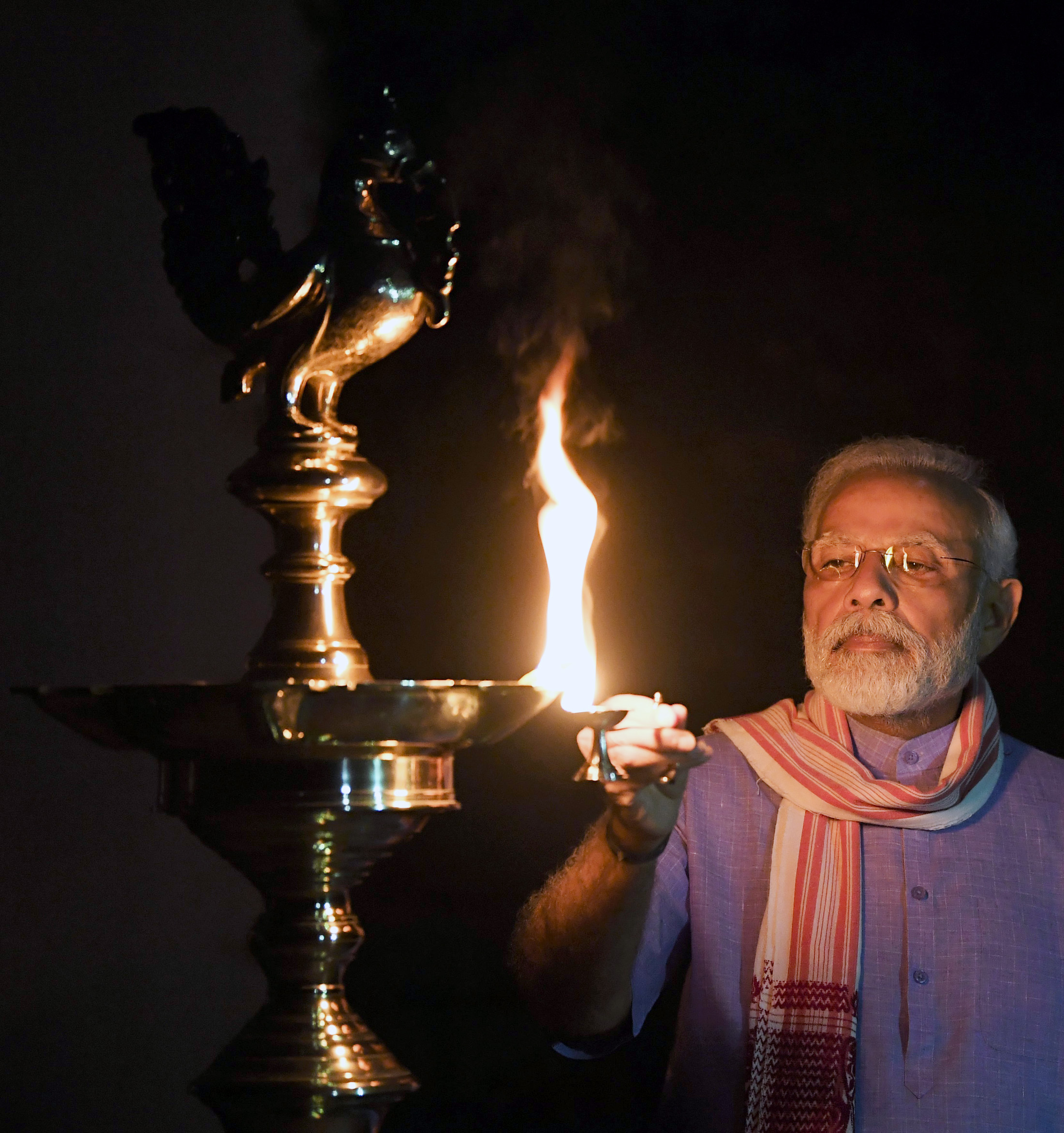कोरोना के खिलाफ एकजुट हुआ देश,कश्मीर से कन्याकुमारी तक 9 मिनट की दीवाली 